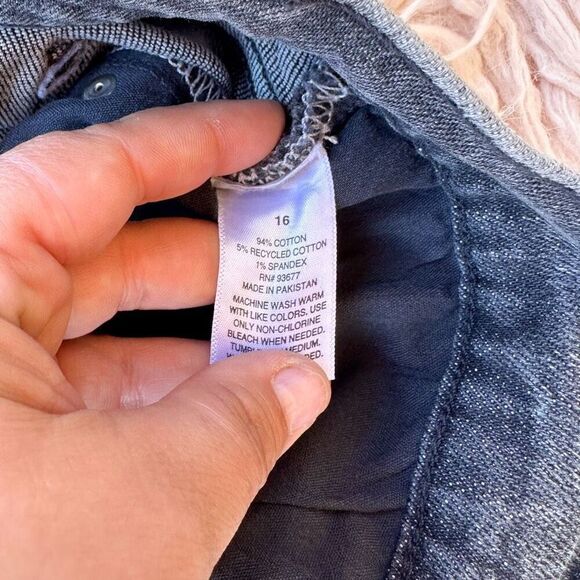 Black Cropped Jeans - Picture 4 of 5